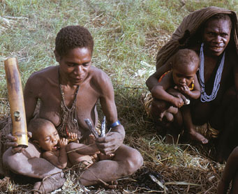 [2 Angu mothers with children: 184k]